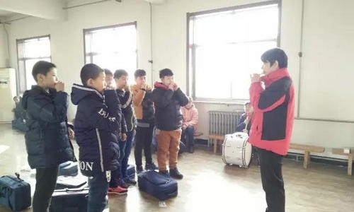 顺平县青少年校外活动中心管乐团的第一课
